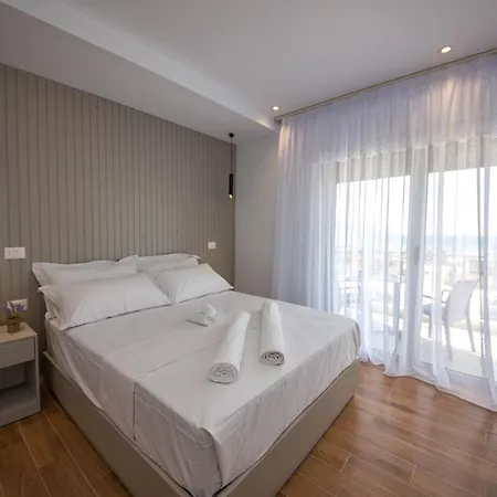 Hesperus 4*