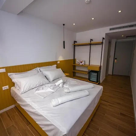 Hesperus 4* Vlorë